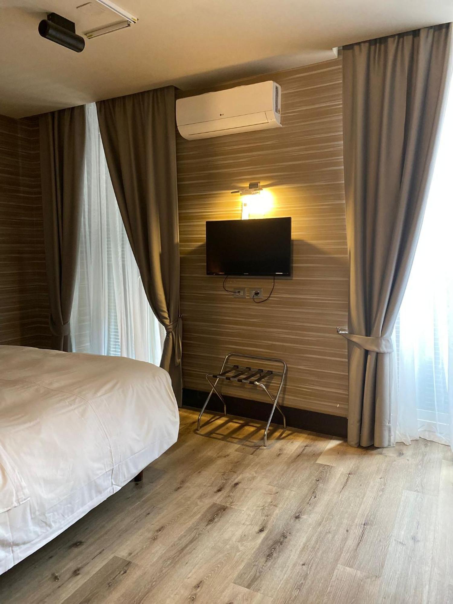Mh Design Hotel Неаполь Екстер'єр фото