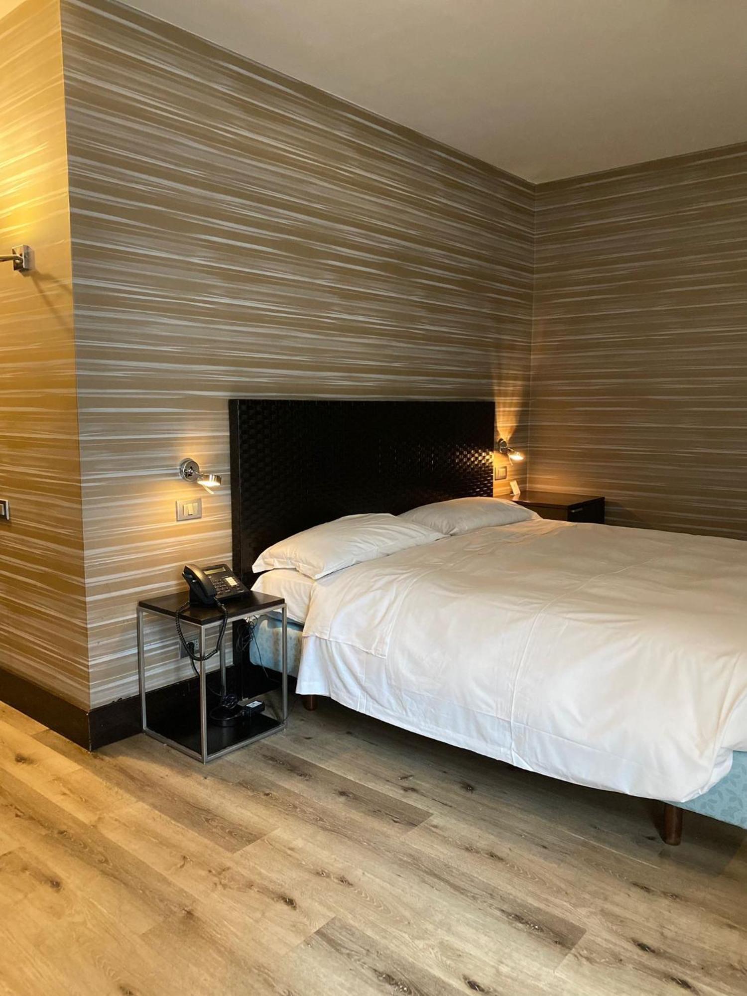 Mh Design Hotel Неаполь Екстер'єр фото